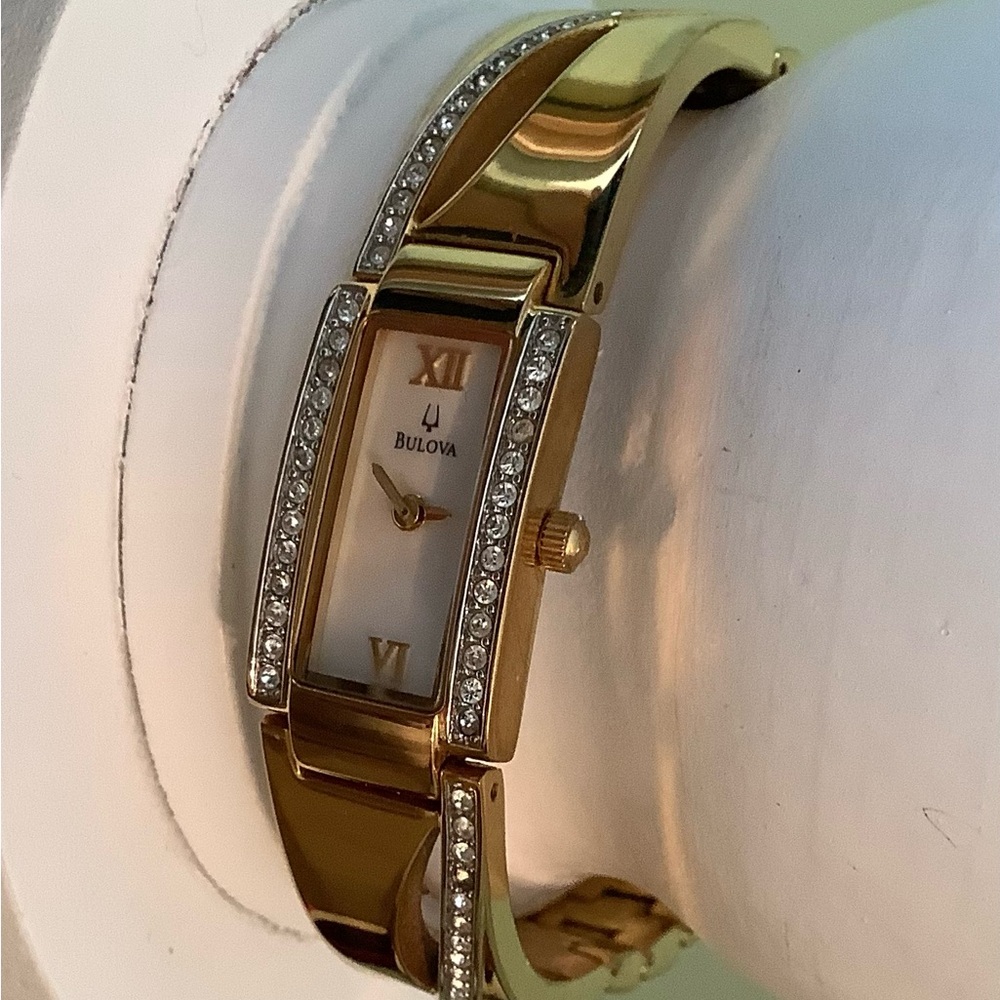 Vintage (2) Watches, Bulova Gold plated and Geneva Silver - Picture 3 of 14